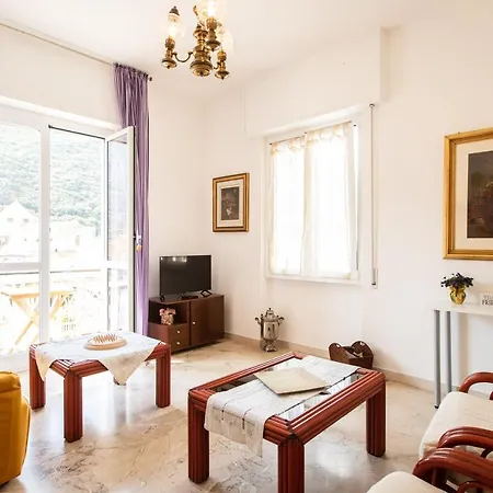Finestra Sul Borgo Appartamento Finale Ligure
