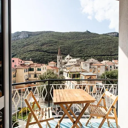 Finestra Sul Borgo * Finale Ligure