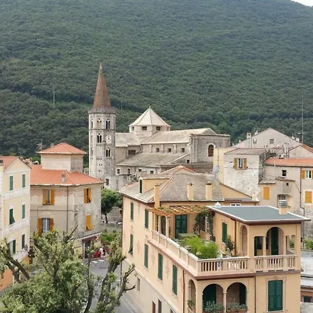 Finestra Sul Borgo Appartamento Finale Ligure