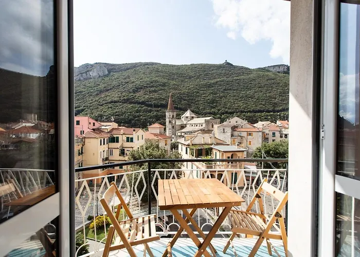 Finestra Sul Borgo * Finale Ligure